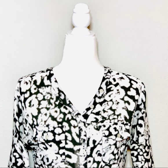 The Limited White and Gray Button Down Top - Picture 3 of 5